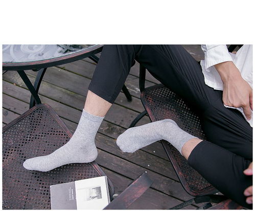 5款秋冬男士必備中筒襪 商務保暖防臭，四季百搭新風尚
